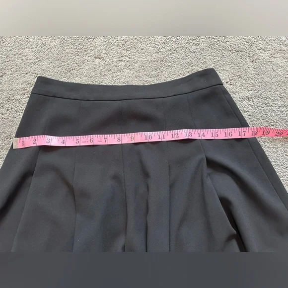 Alice + Olivia Mini Pleated shorts - Picture 5 of 8